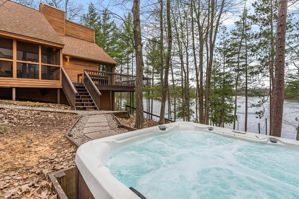 $1,499,995 | 10 Island View Drive, Traverse City, MI 49696