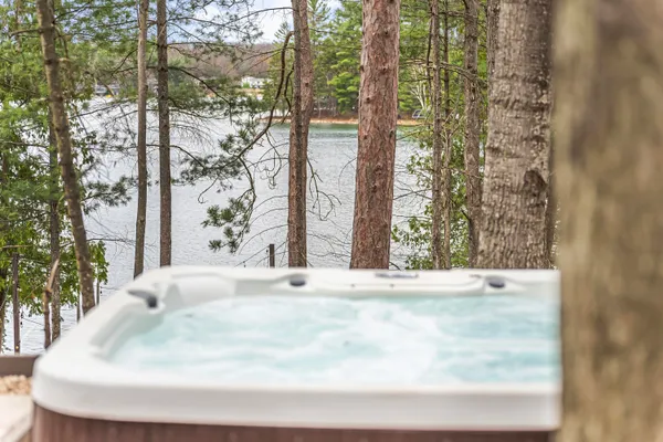 $1,499,995 | 10 Island View Drive, Traverse City, MI 49696
