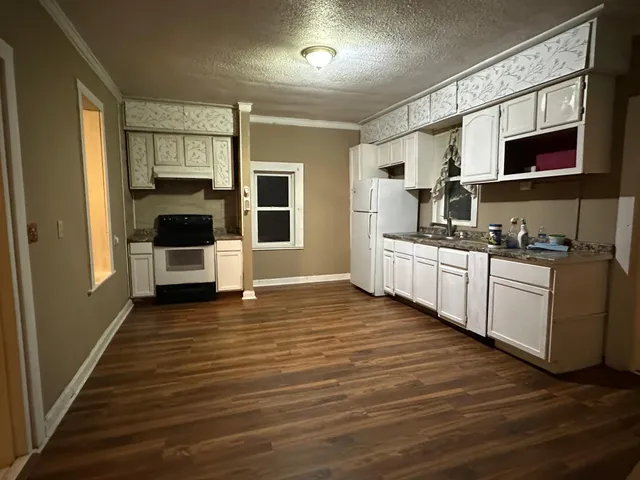 $178,000 | 700 Sinclair Lewis Avenue, Sauk Centre, MN 56378