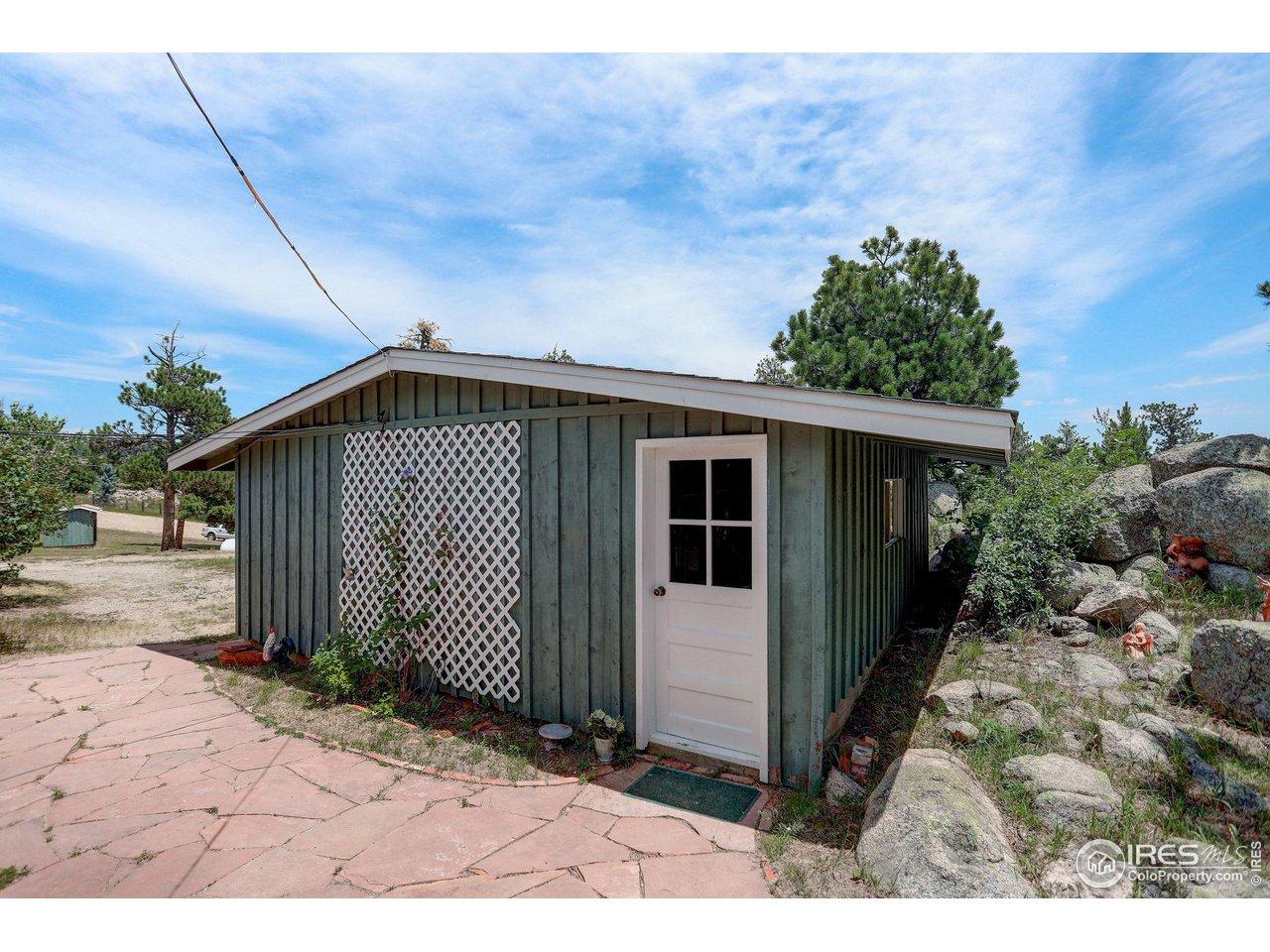 107 Deer Trail Road Boulder, CO 80302 - Photo 39 of 40 a backyard of a house