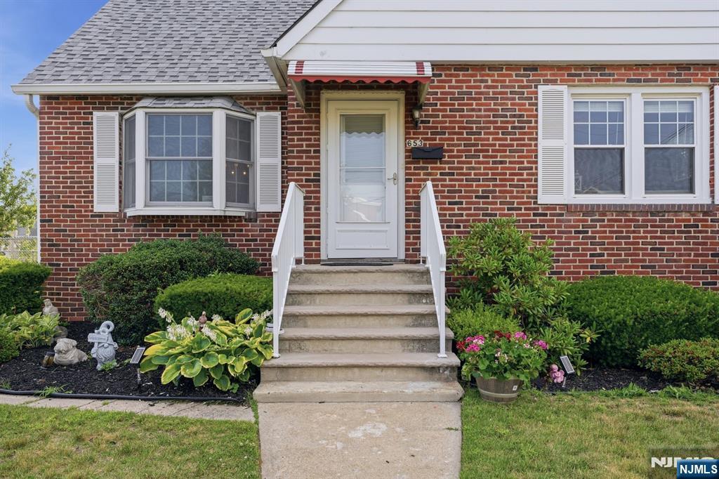 653 7th Street Lyndhurst, NJ 07071 - Photo 7 of 36