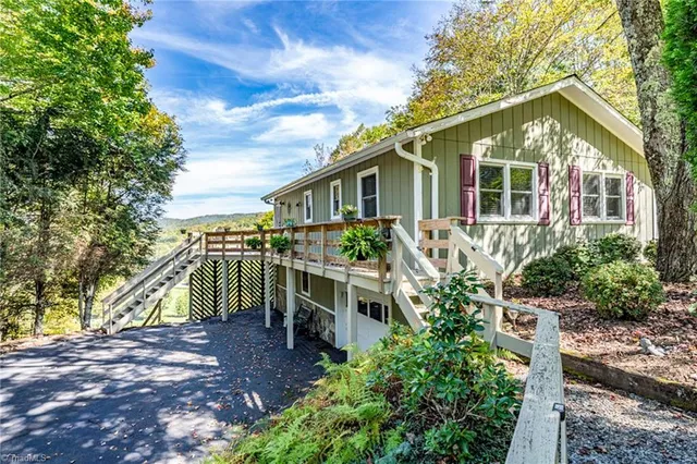 $579,900 | 924 Balsam Drive, Newland, NC 28657