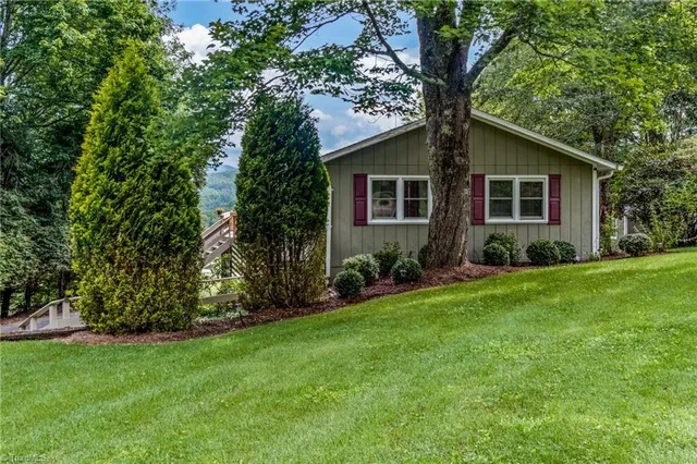 $579,900 | 924 Balsam Drive, Newland, NC 28657