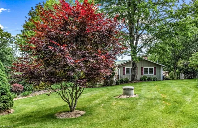 $579,900 | 924 Balsam Drive, Newland, NC 28657