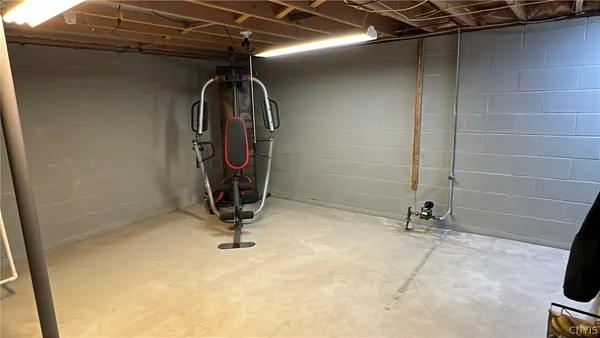 $319,900 | 7745 Whiffletree Lane, Clay, NY 13090