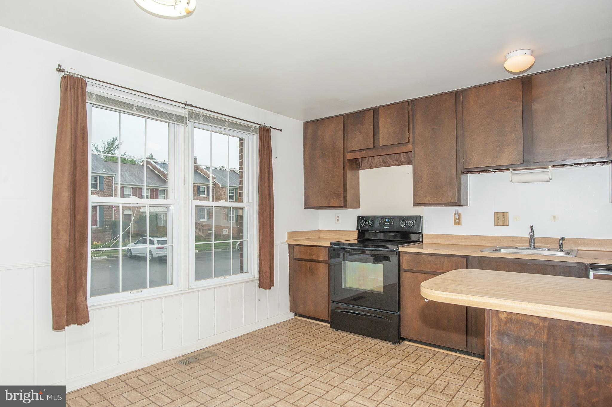8002 Sleepy View Lane Springfield, VA 22153 - Photo 2 of 25 Kitchen and Breakfast Area