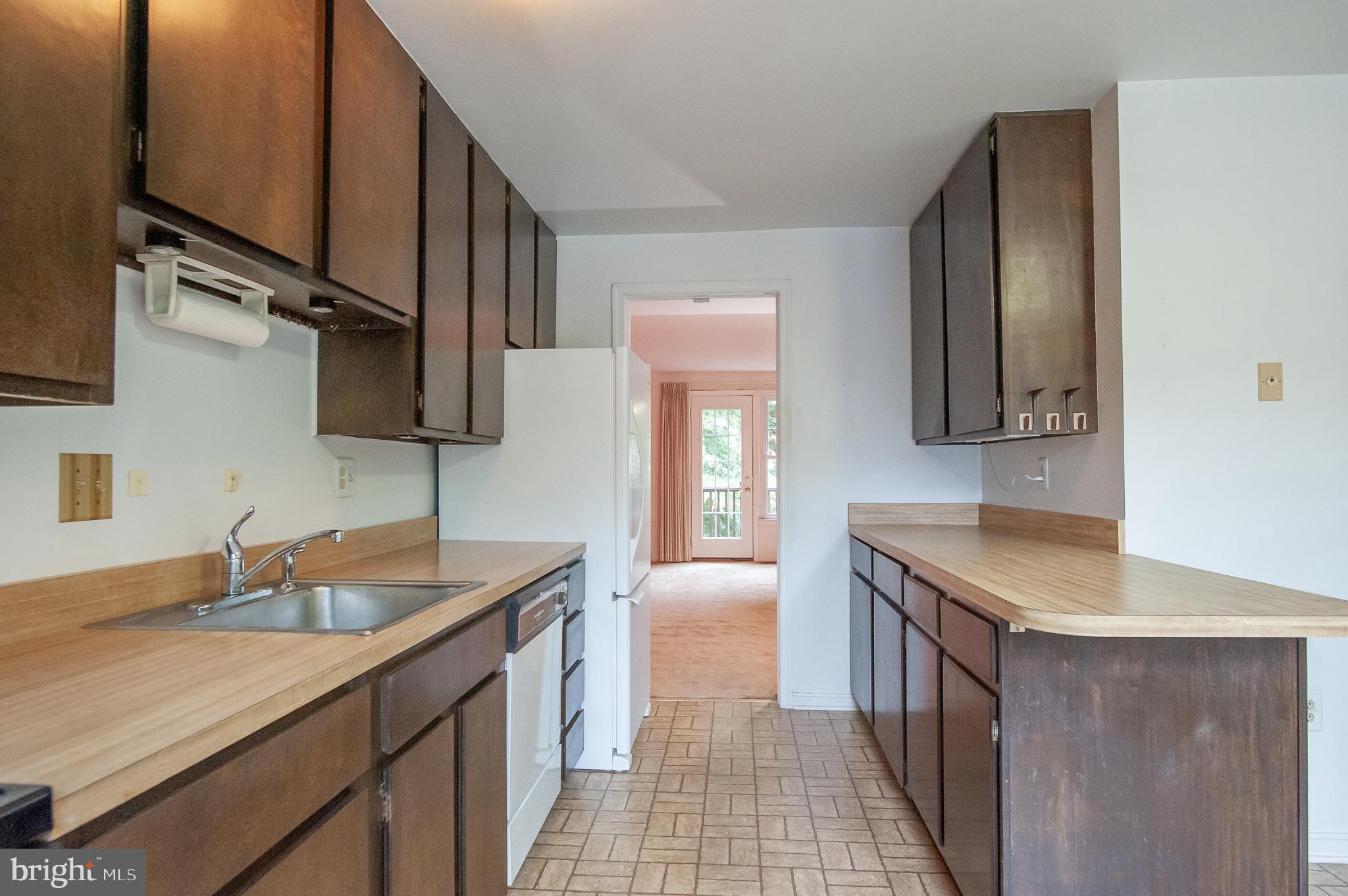 8002 Sleepy View Lane Springfield, VA 22153 - Photo 4 of 25 Kitchen