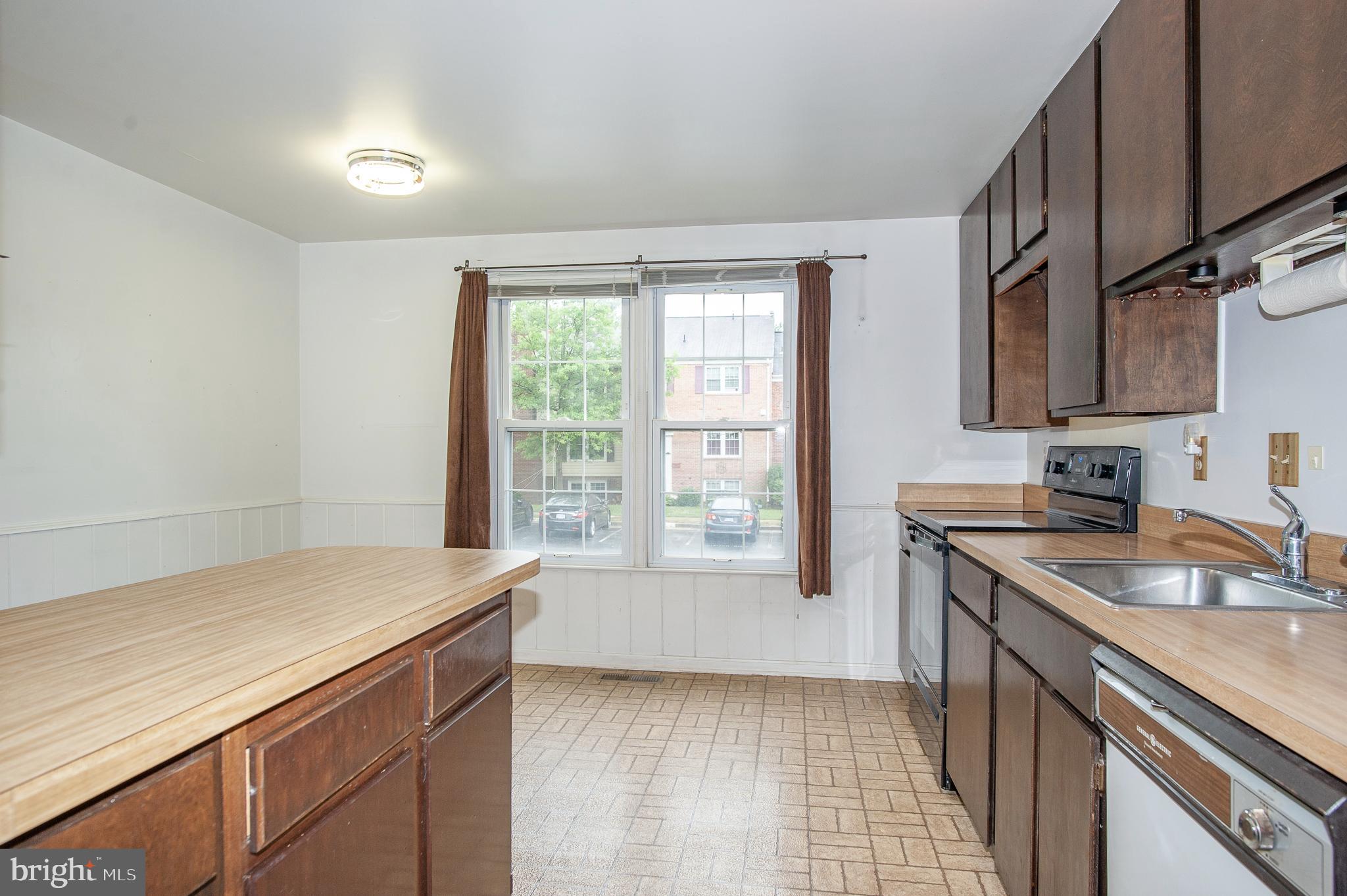 8002 Sleepy View Lane Springfield, VA 22153 - Photo 5 of 25 Kitchen and Breakfast Area
