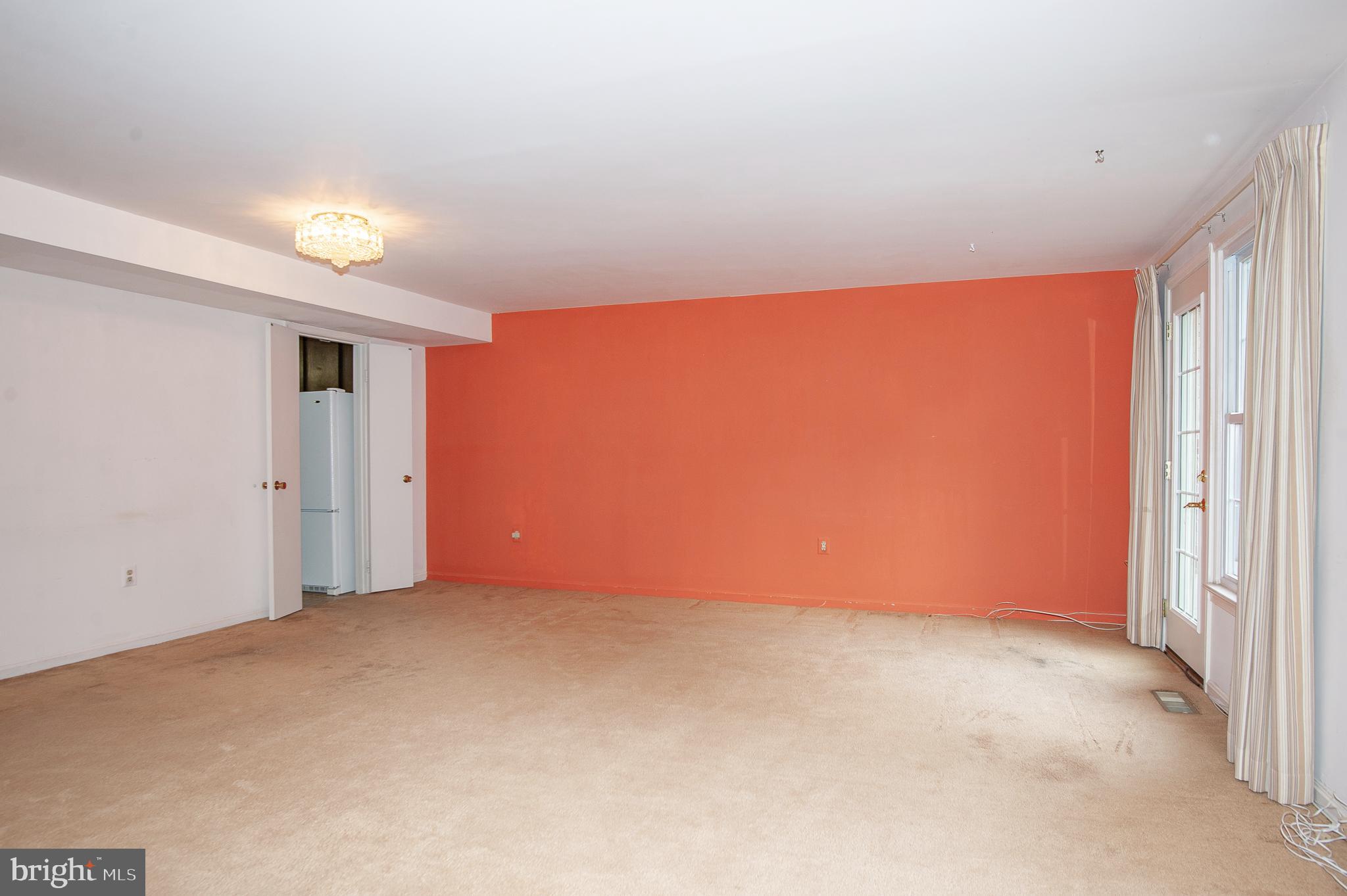 8002 Sleepy View Lane Springfield, VA 22153 - Photo 9 of 25 Living Room