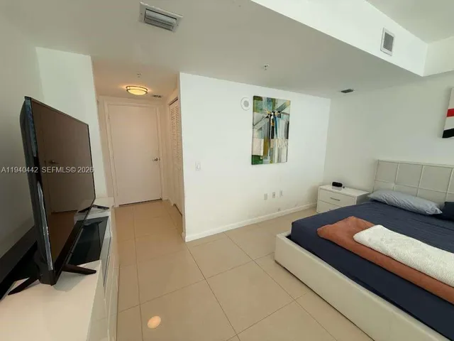 $3,200 | 41 Southeast 5th Street, Unit 1314, Miami, FL 33131