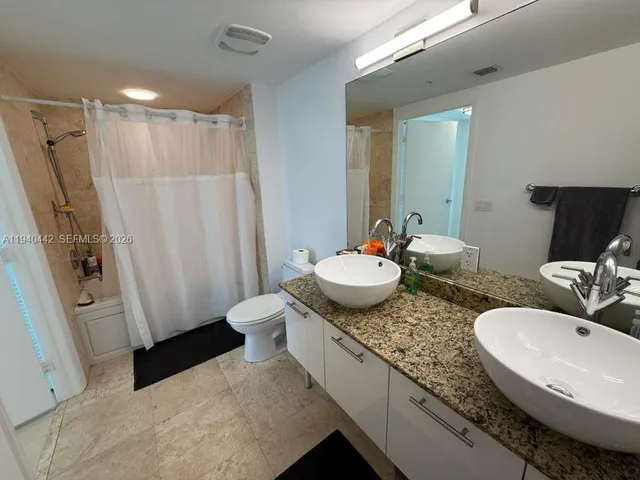 $3,000 | 41 Southeast 5th Street, Unit 1314, Miami, FL 33131