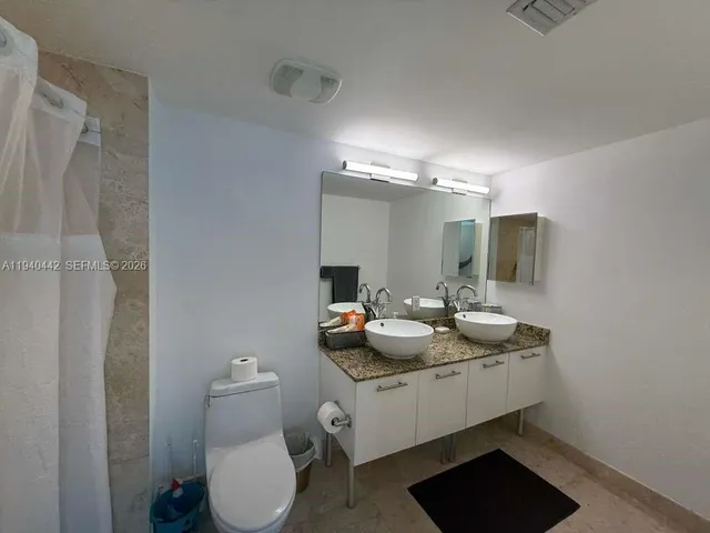 $3,200 | 41 Southeast 5th Street, Unit 1314, Miami, FL 33131