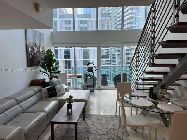 $3,200 | 41 Southeast 5th Street, Unit 1314, Miami, FL 33131