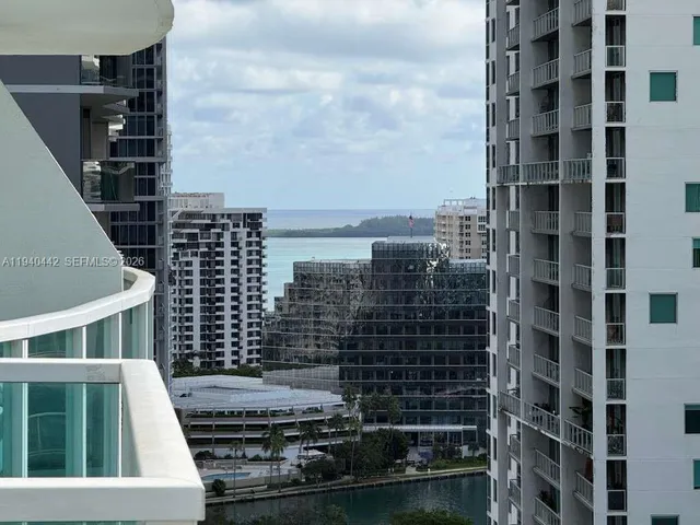 $3,200 | 41 Southeast 5th Street, Unit 1314, Miami, FL 33131