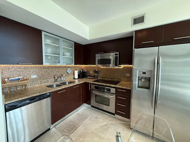 $3,200 | 41 Southeast 5th Street, Unit 1314, Miami, FL 33131