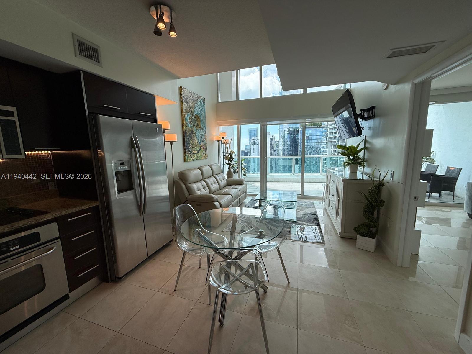 41 Southeast 5th Street, Unit 1314 Miami, FL 33131 - Photo 7 of 24