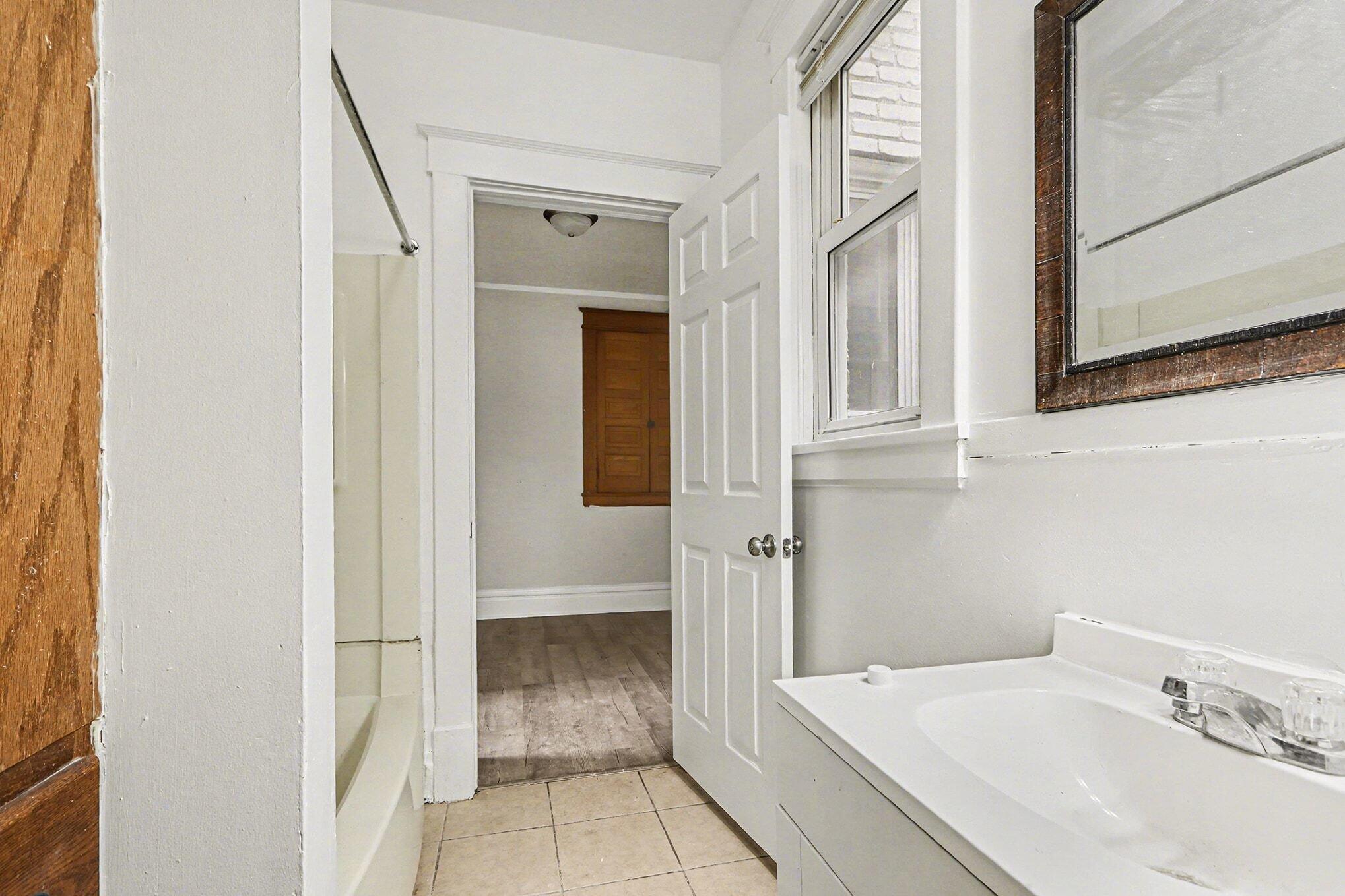 1105 North Burdick Street Kalamazoo, MI 49007 - Photo 9 of 19 016_file_3205