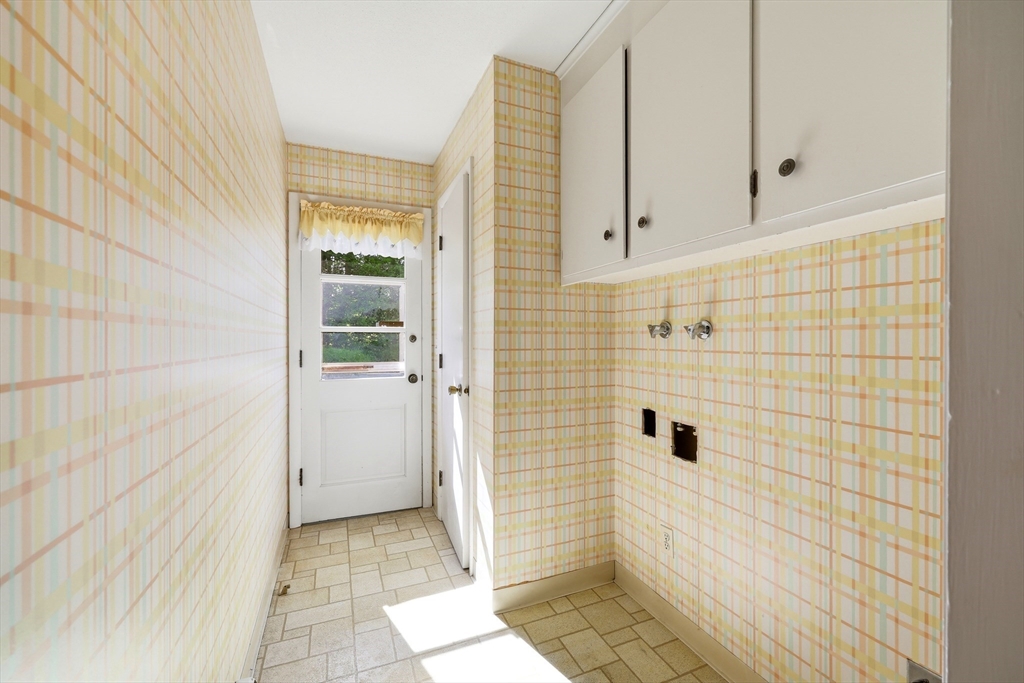 1303 Plumtree Road Springfield, MA 01119 - Photo 11 of 39 Gallery Image 11