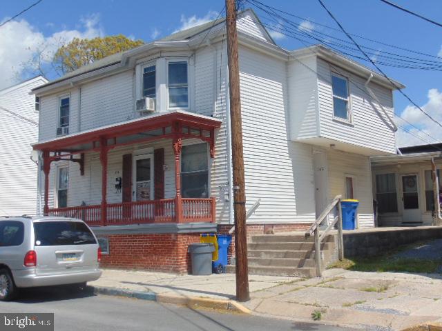 142 North Spring Street Middletown, PA 17057 - Photo 4 of 29 Gallery Image 4