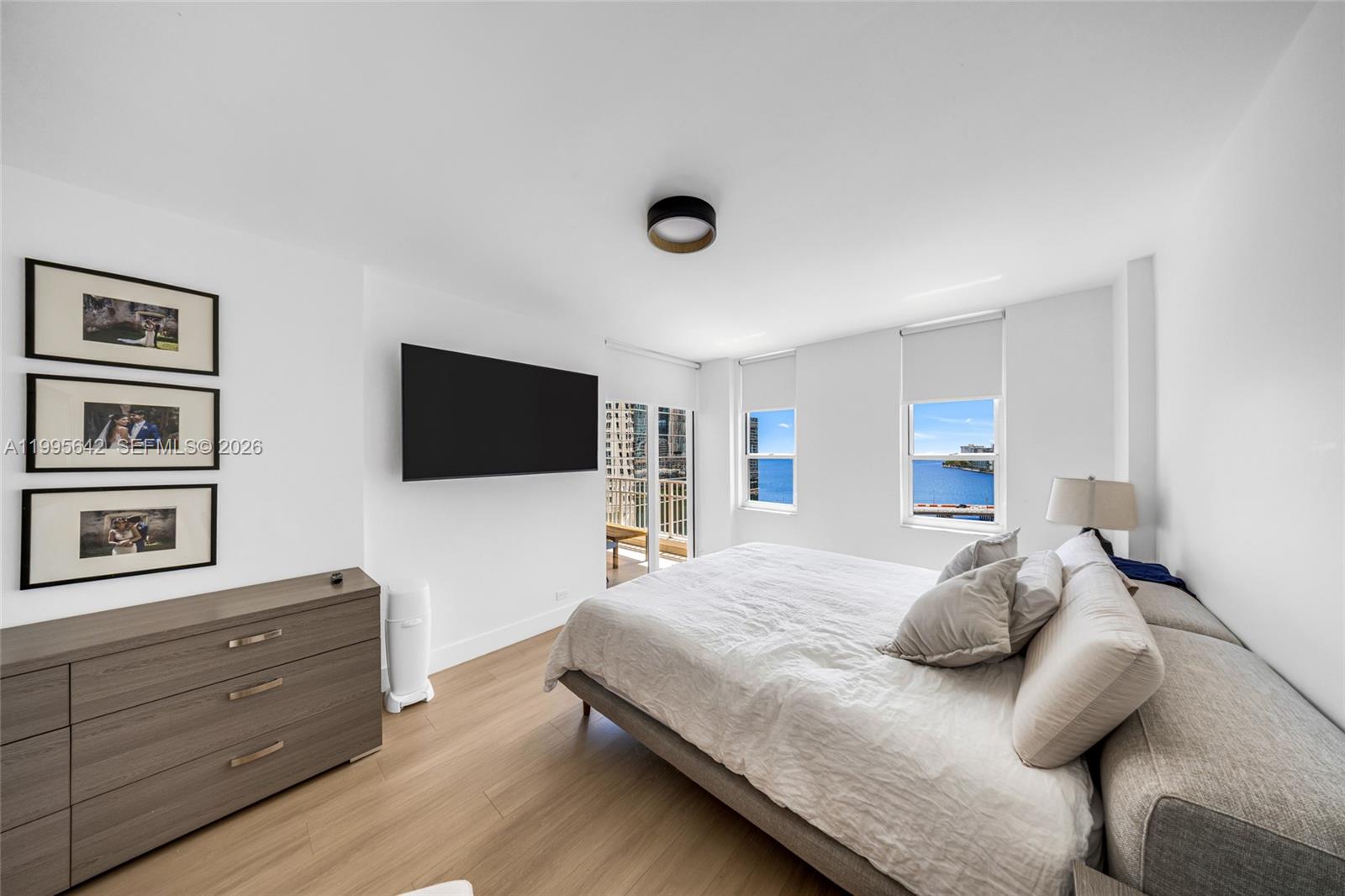 701 Brickell Key Boulevard, Unit 1112 Miami, FL 33131 - Photo 6 of 31 a bedroom with a bed and a flat screen tv