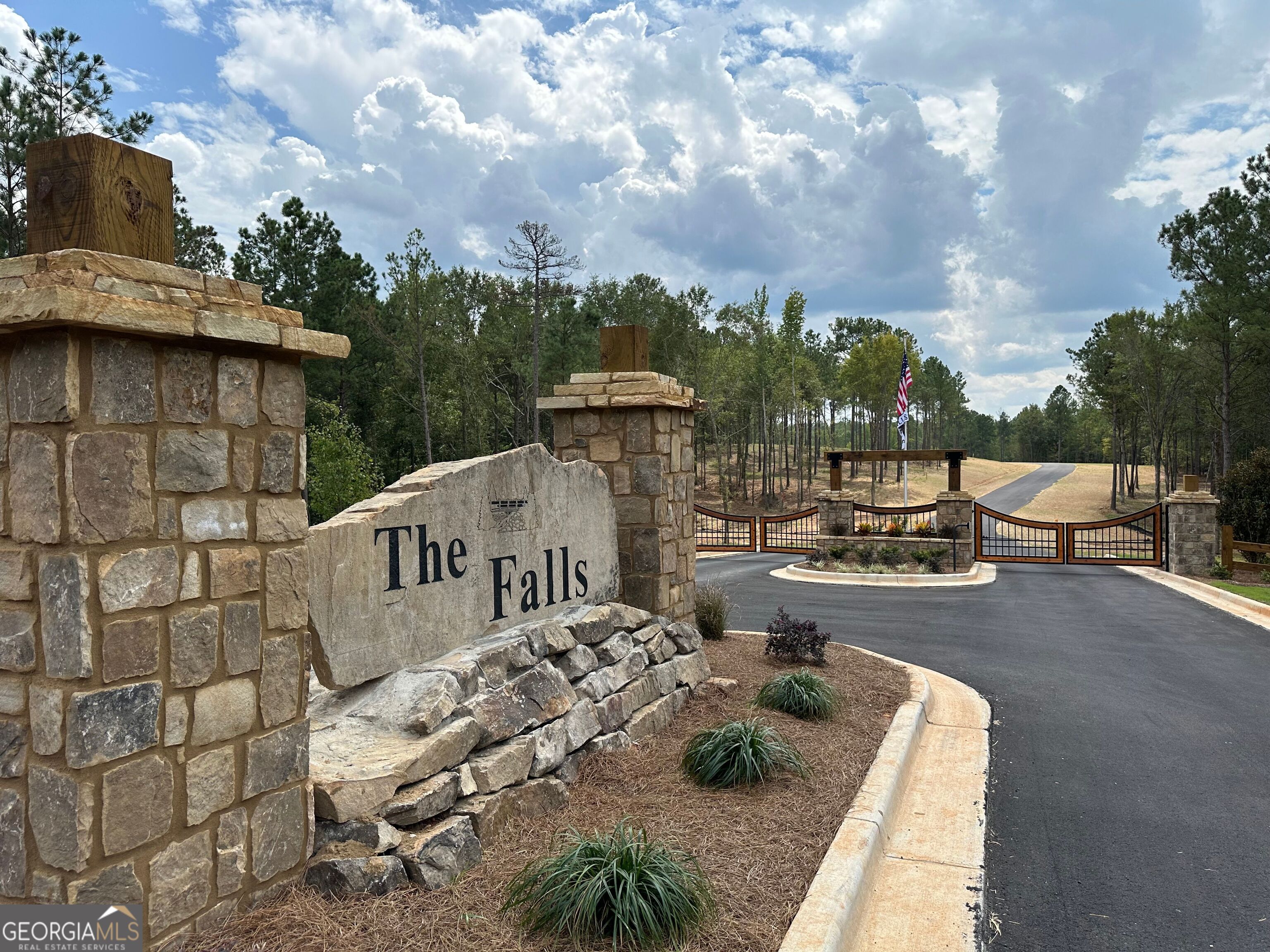 302 Wind Rock Ridge Northeast Milledgeville, GA 31061 - Photo 5 of 11 a view of a patio with couches table and chairs and potted plants