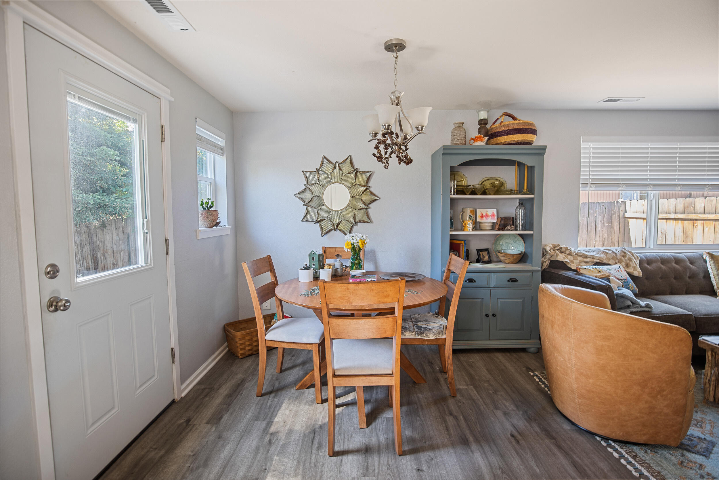 539 James Street Talent, OR 97540 - Photo 8 of 27 18_0r1a8913