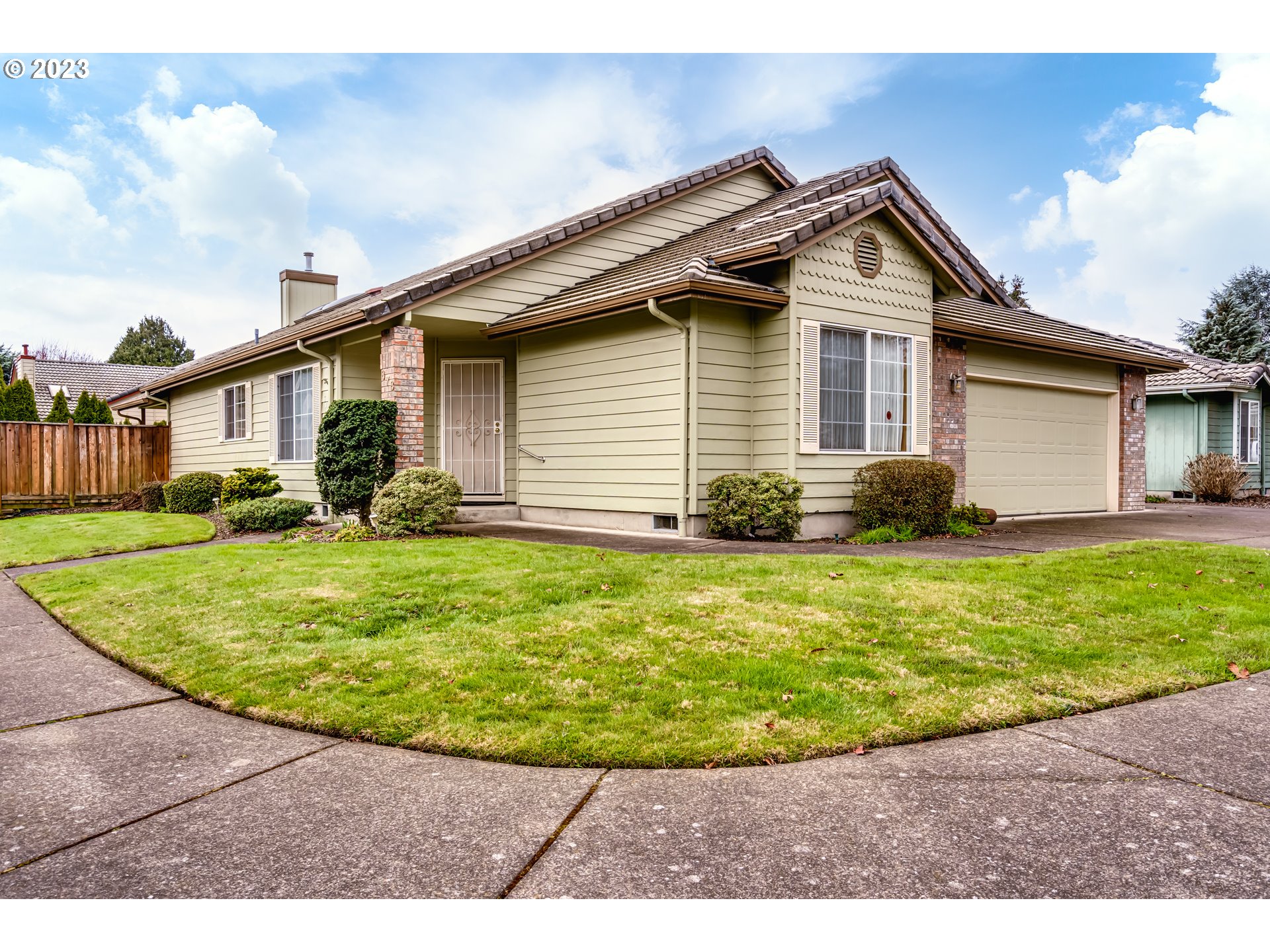 878 Aspen Street Springfield, OR 97477 - Photo 3 of 35