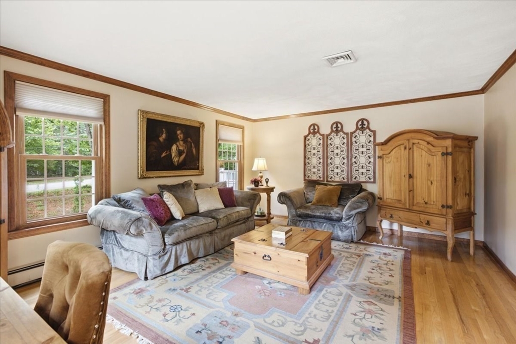 36 Wagon Road Walpole, MA 02081 - Photo 5 of 42