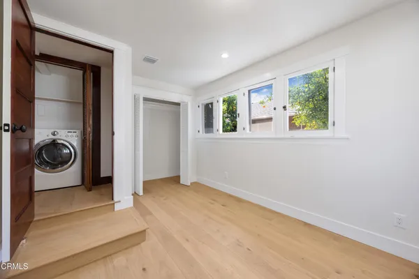 a view of entryway with washer and dryer