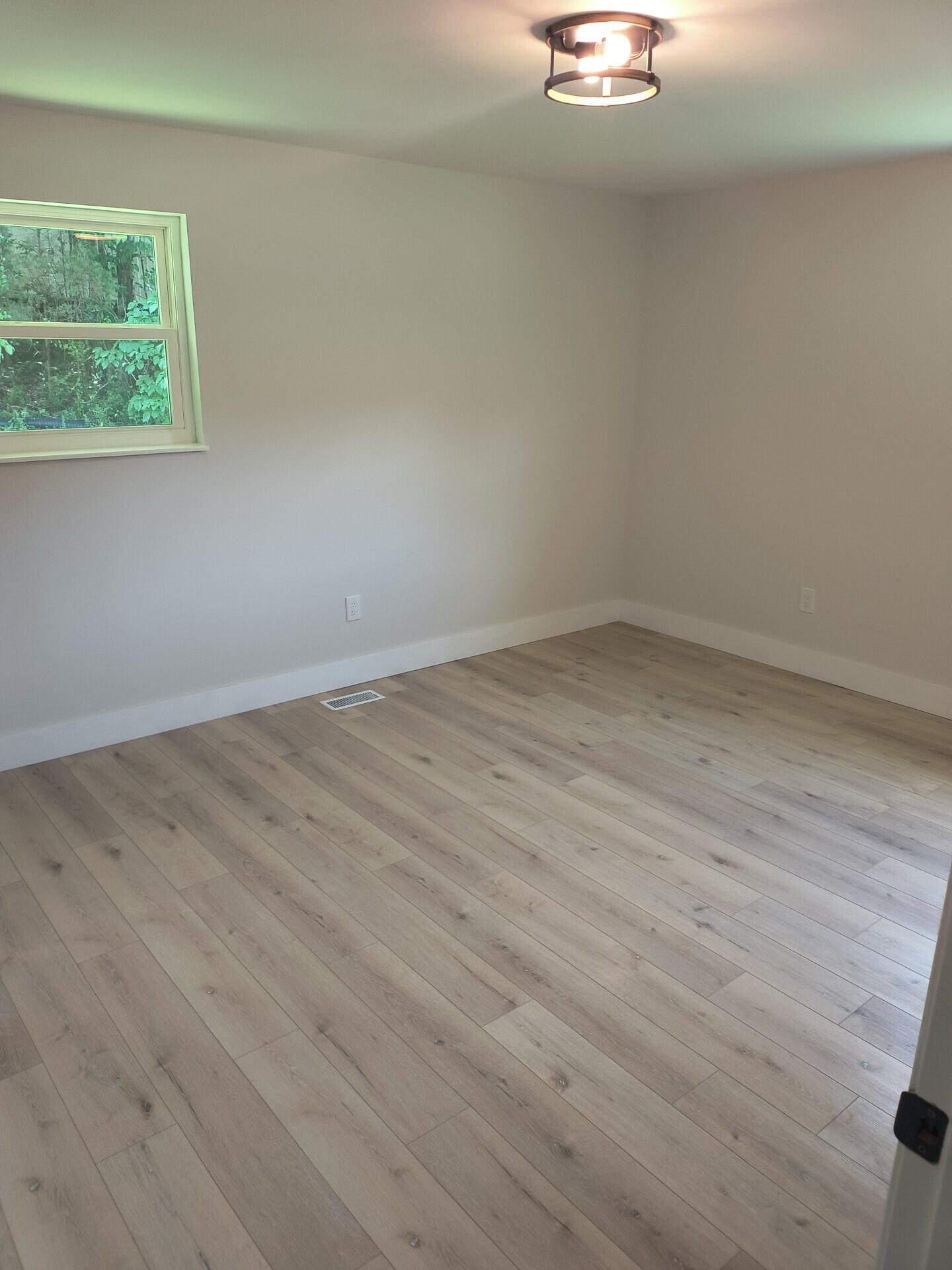 439 Broyles Road Spring City, TN 37381 - Photo 3 of 15 439BroylesRd_70022_3