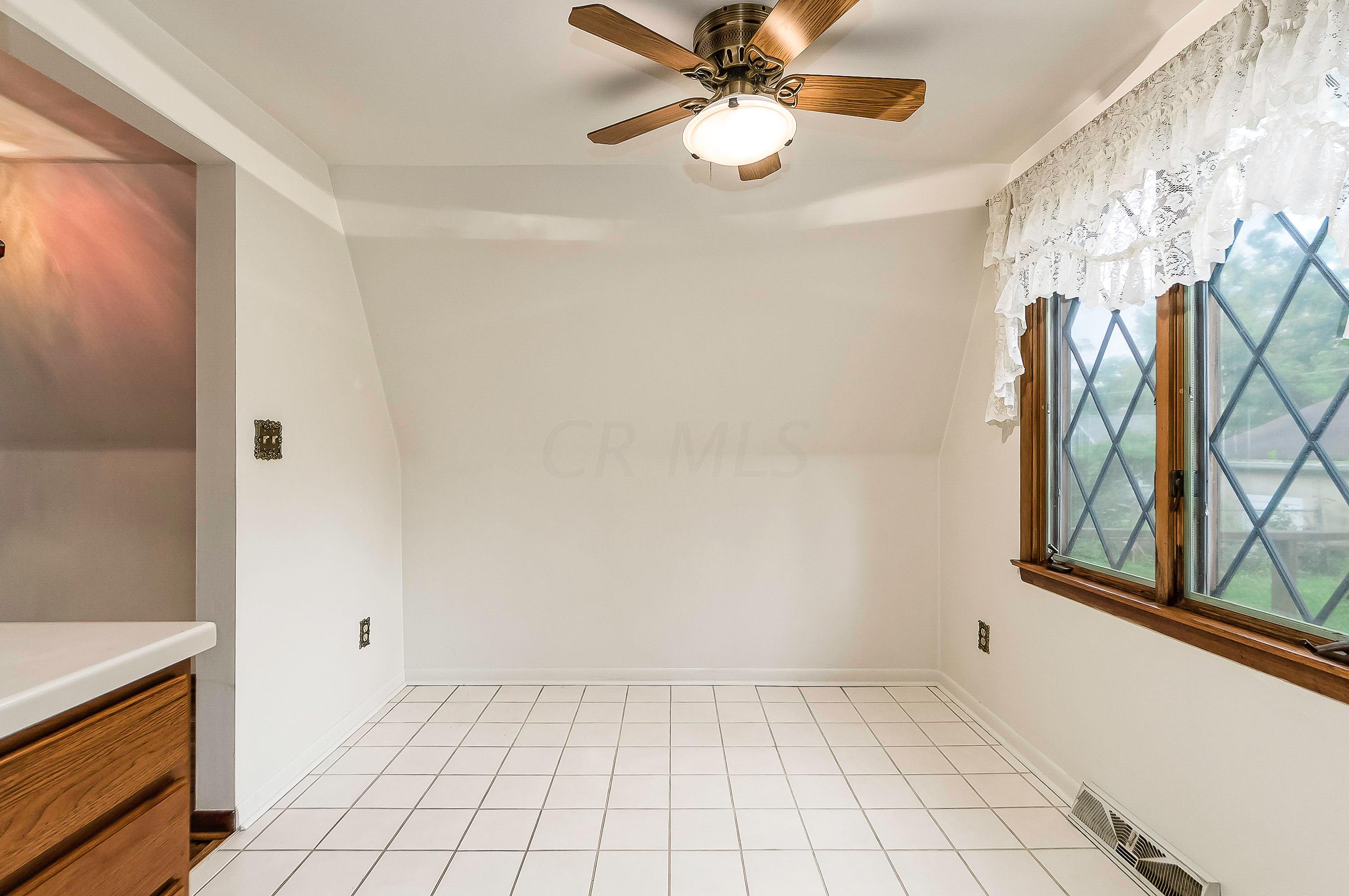 254 Chase Road Columbus, OH 43214 - Photo 4 of 23 Gallery Image 4