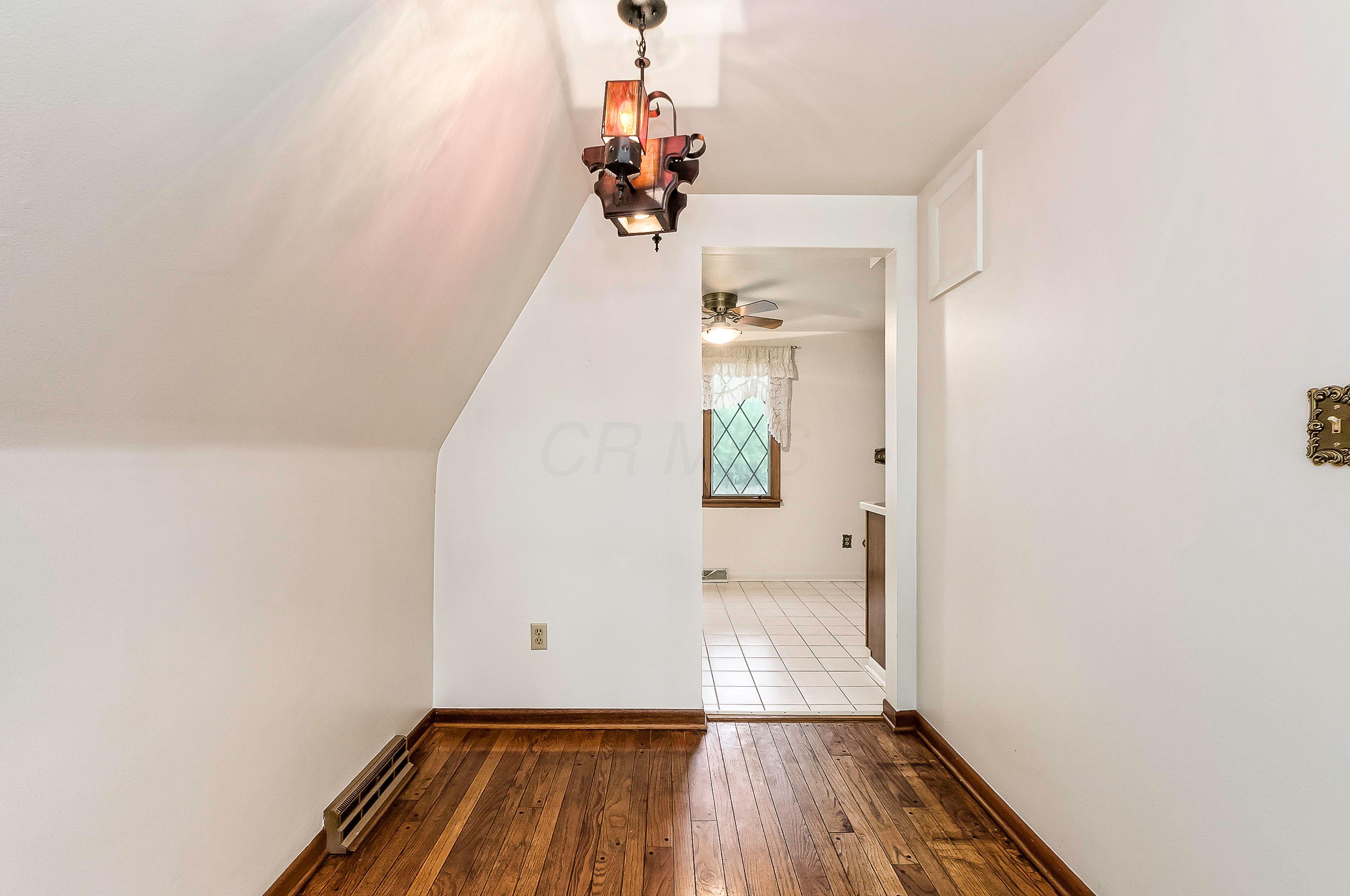 254 Chase Road Columbus, OH 43214 - Photo 6 of 23 Gallery Image 6