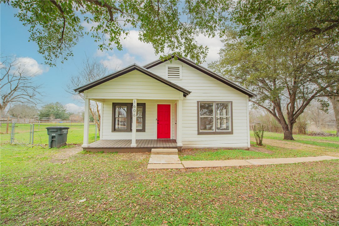 1606 Highway 21, Unit B Caldwell, TX 77836 - Photo 1 of 20 Bungalow-style house featuring covered porch, fenc