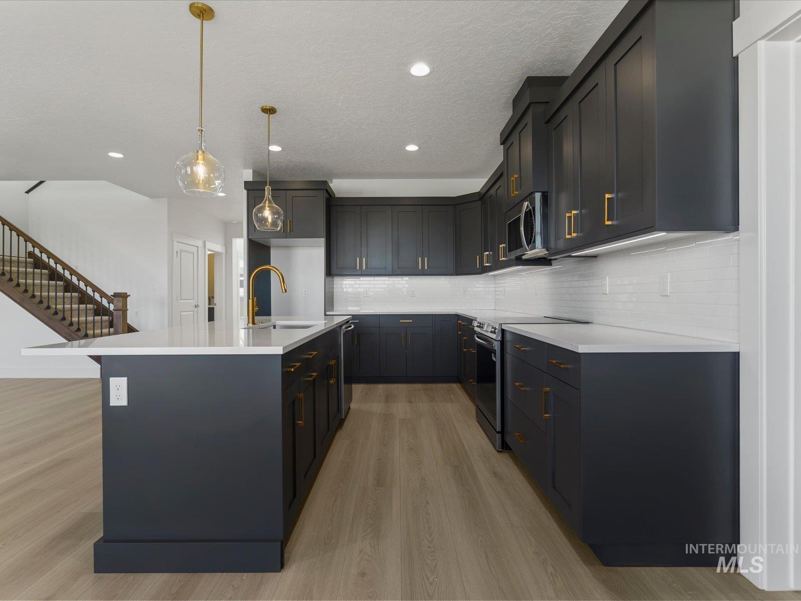 375 South Bumper Way Boise, ID 83716 - Photo 8 of 48