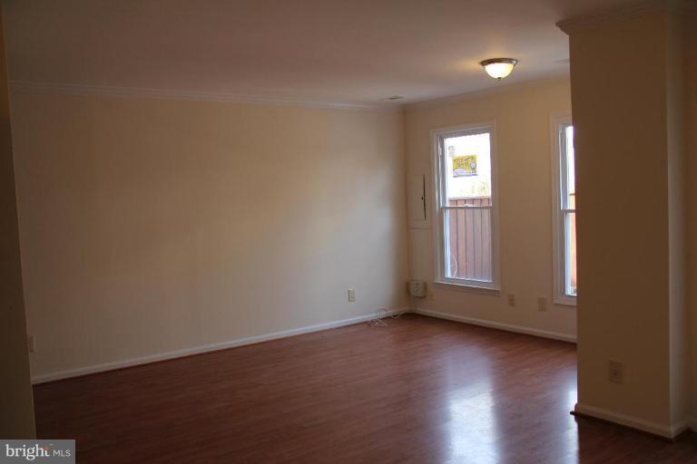 6018 Sunset Ridge Court Centreville, VA 20121 - Photo 4 of 16 Living Room
