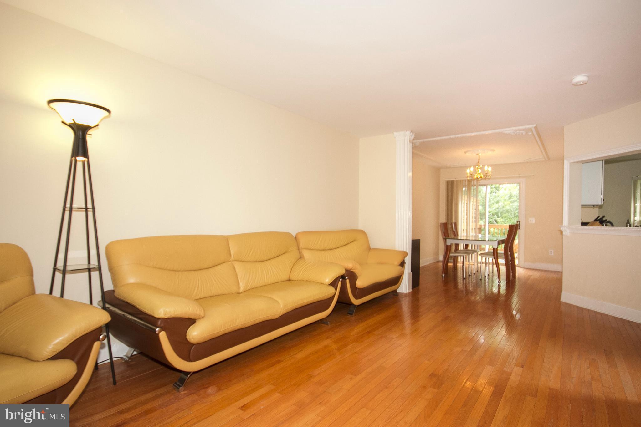 10900 Baskerville Road Reisterstown, MD 21136 - Photo 4 of 29 Living Room