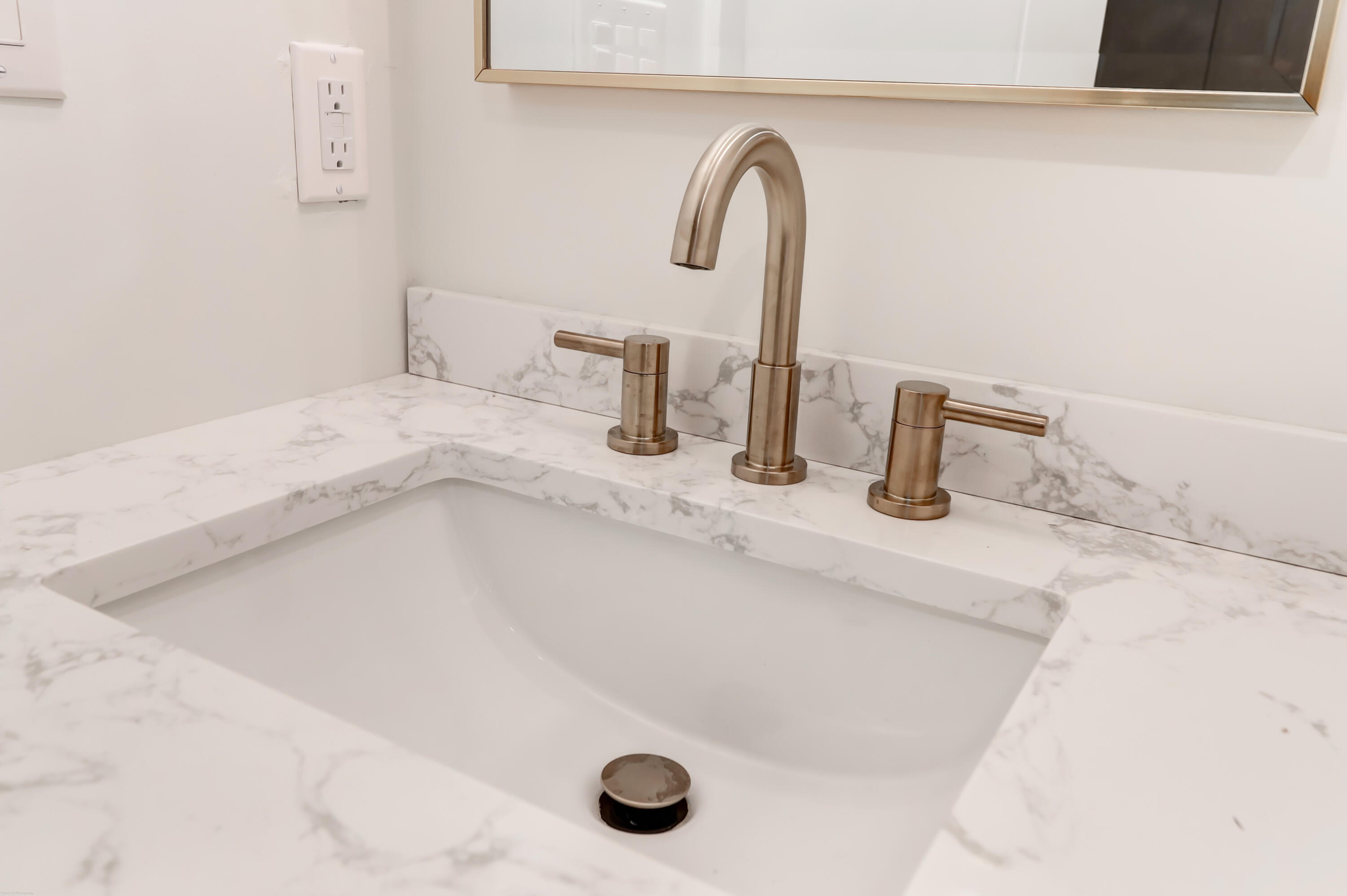 1836 Banbury Road Charleston, SC 29414 - Photo 19 of 26 Modern Brass Fixtures
