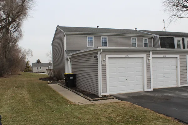 $274,000 | 1396 Carriage Way, Roselle, IL 60172