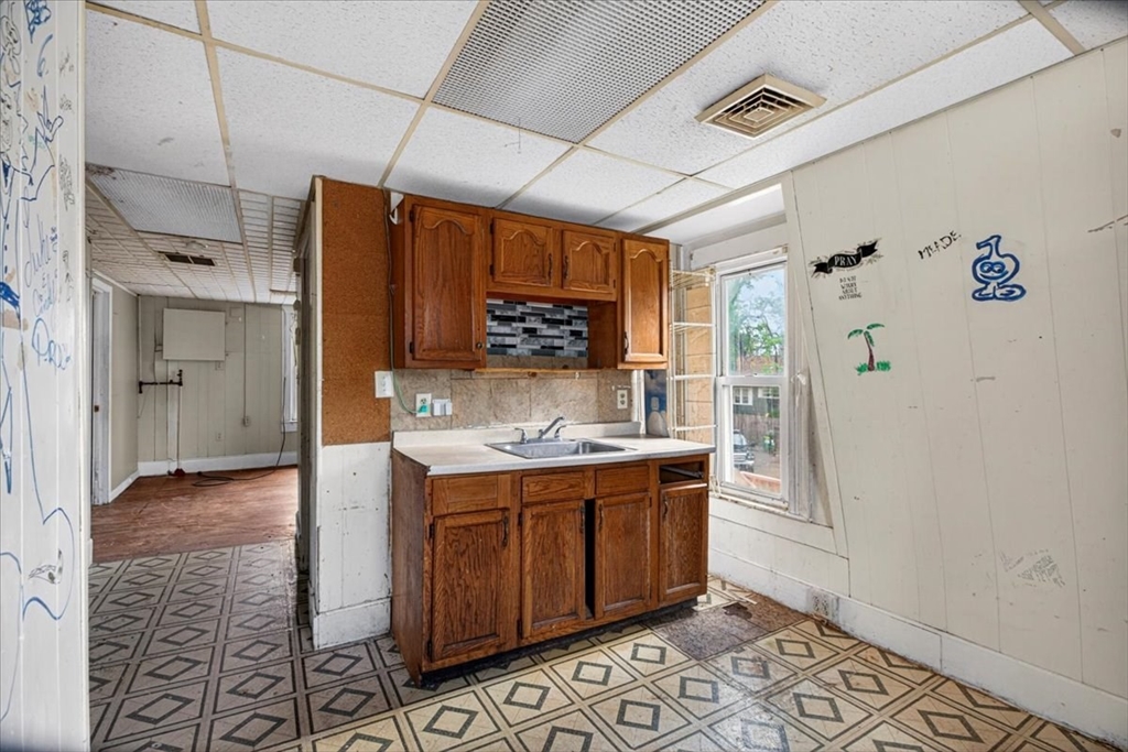 337 Parker Street Springfield, MA 01129 - Photo 28 of 36