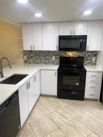 $2,150 | 3499 Oaks Way, Unit 304, Pompano Beach, FL 33069