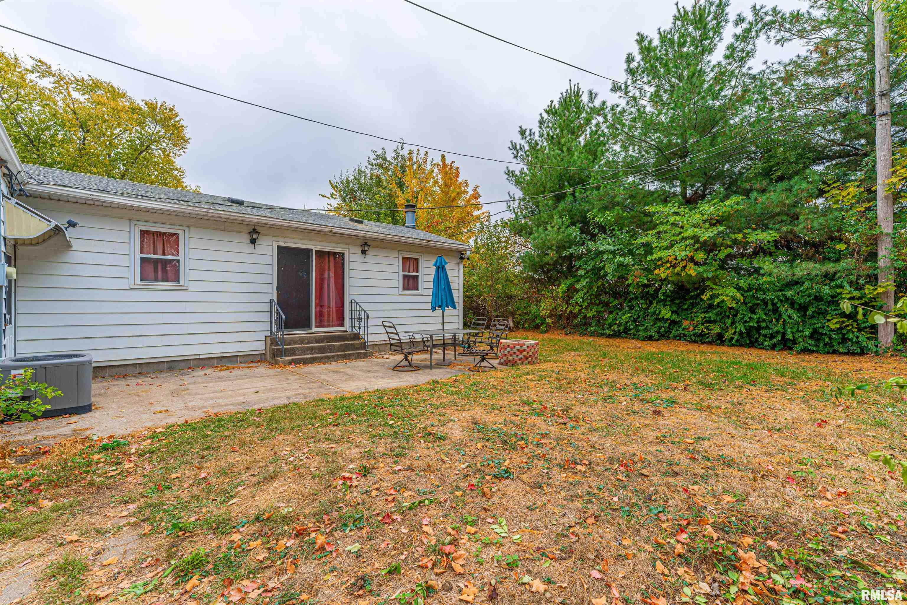 61 Bonnie Court Springfield, IL 62704 - Photo 4 of 25