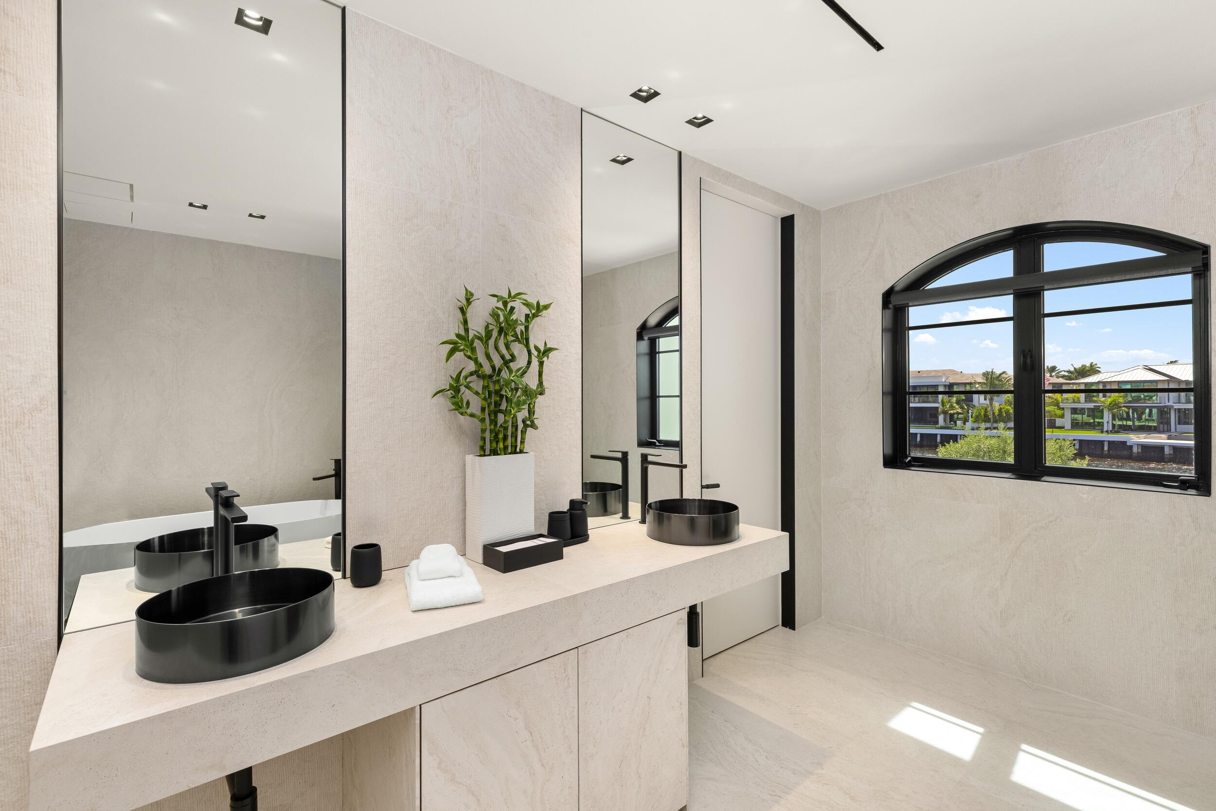 2401 Spanish River Road Boca Raton, FL 33432 - Photo 88 of 116 Guest Bath 4