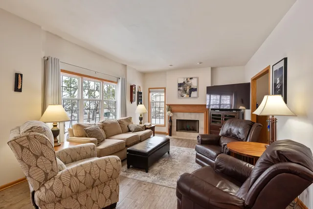 $399,900 | 684 West Hickory Lane, Saukville, WI 53080