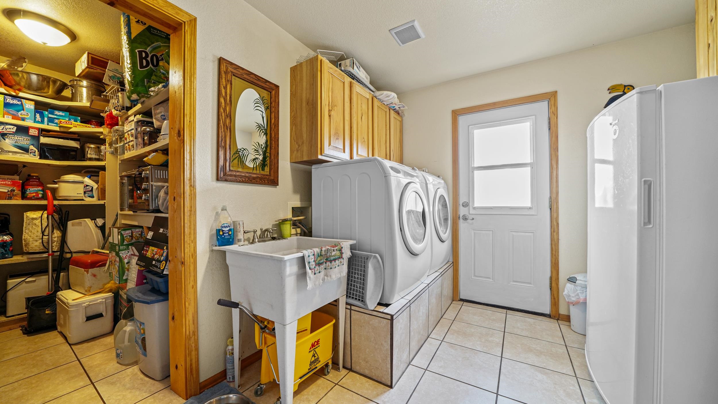 20786 Iris Road Austin, CO 81410 - Photo 27 of 38 a view of living room washer and dryer