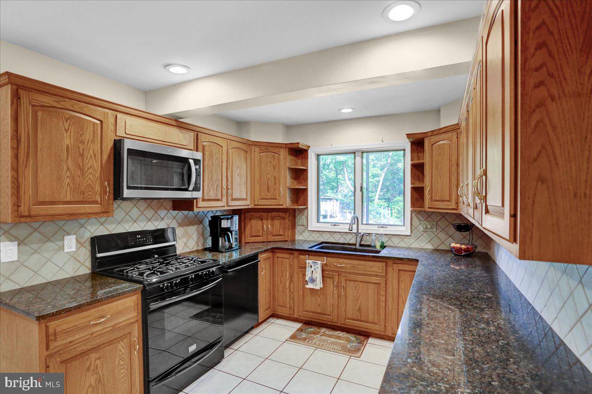 2581 Hill Road Reading, PA 19606 - Photo 23 of 53 a kitchen with stainless steel appliances granite countertop a stove a sink and a microwave