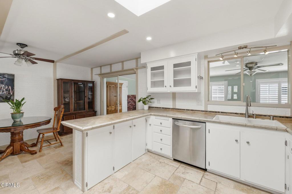 1256 Rugby Avenue Ventura, CA 93004 - Photo 9 of 33