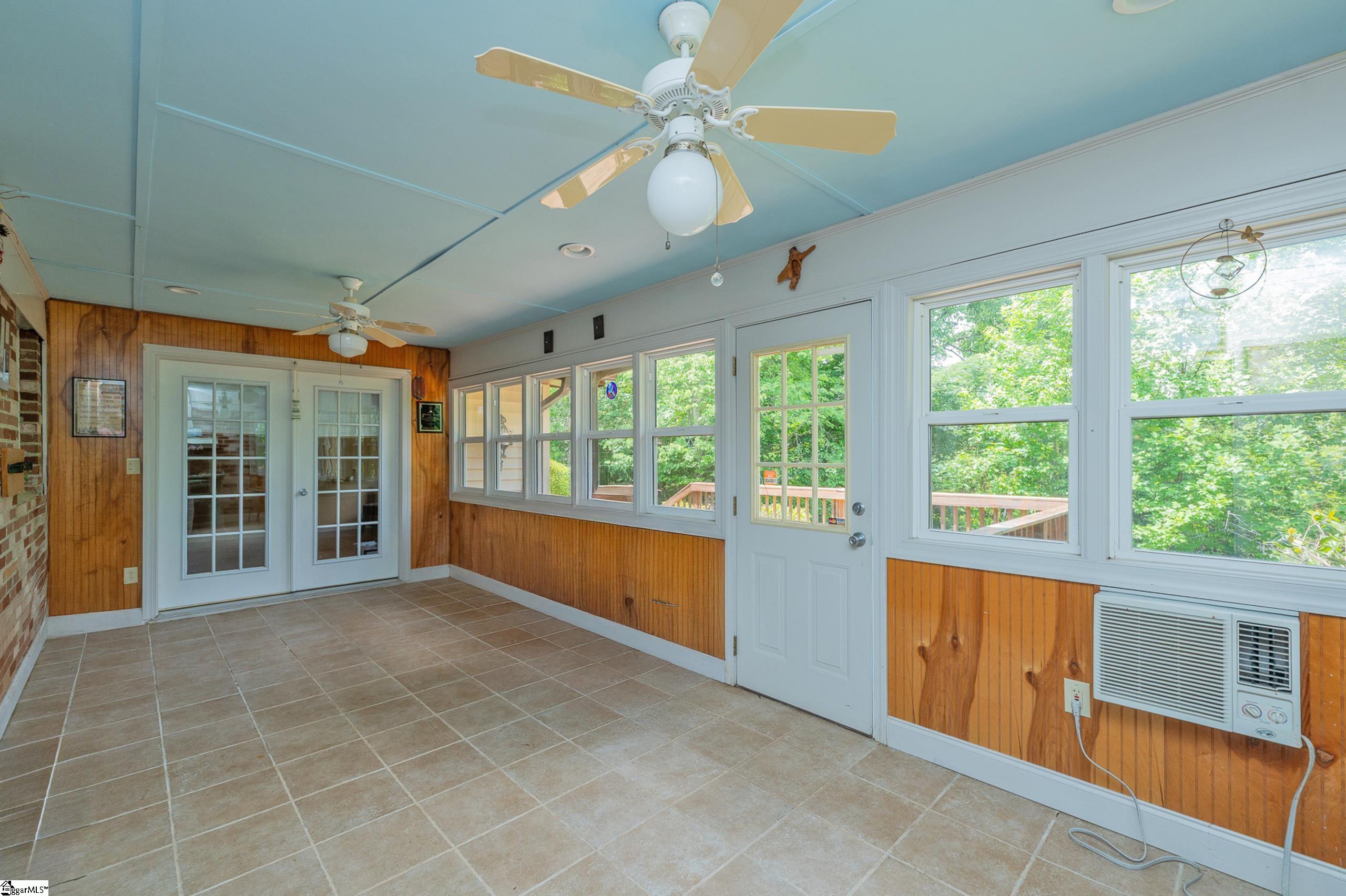 116 Sycamore Drive Marietta, SC 29661 - Photo 30 of 37