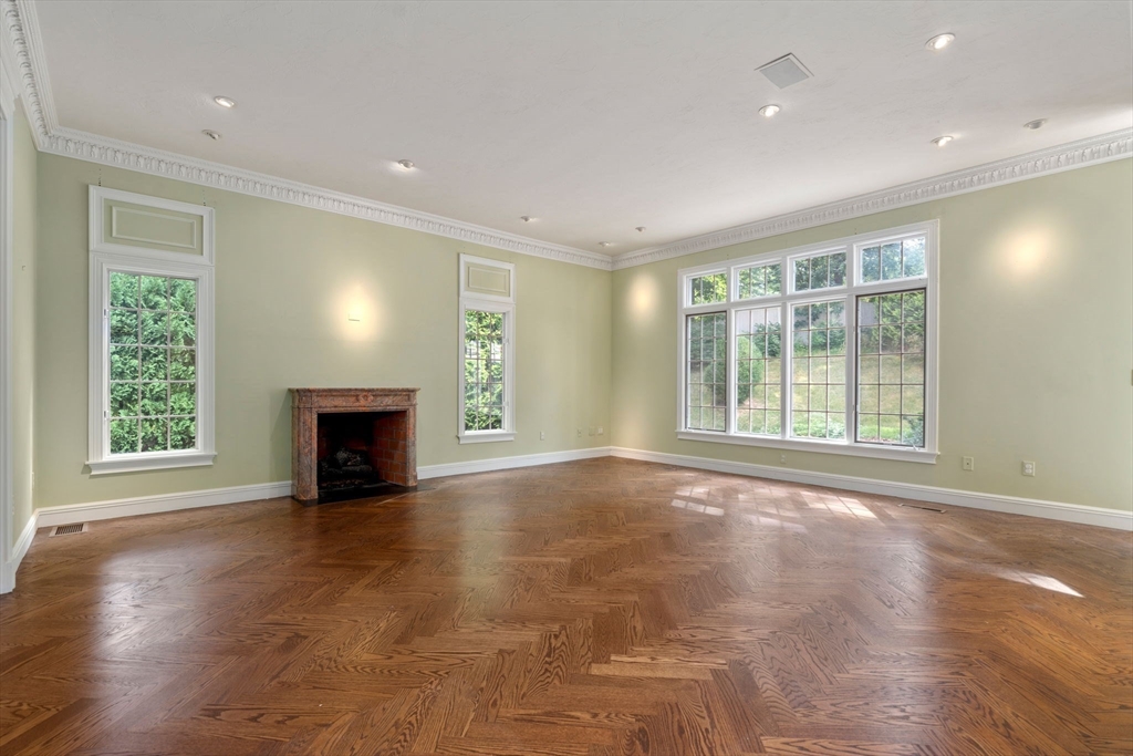 27 Taylor Road Marlborough, MA 01752 - Photo 5 of 23 Gallery Image 5