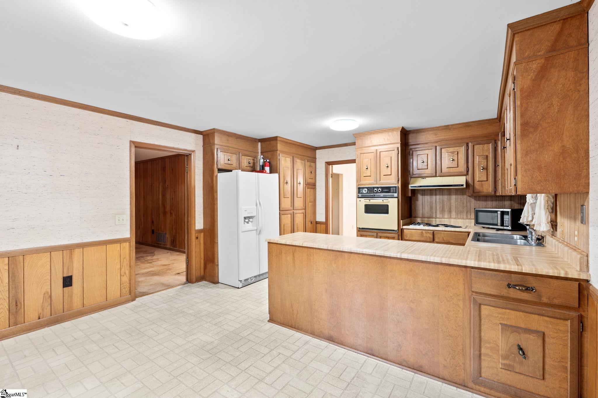 205 Oak Ridge Court Greer, SC 29650 - Photo 10 of 35