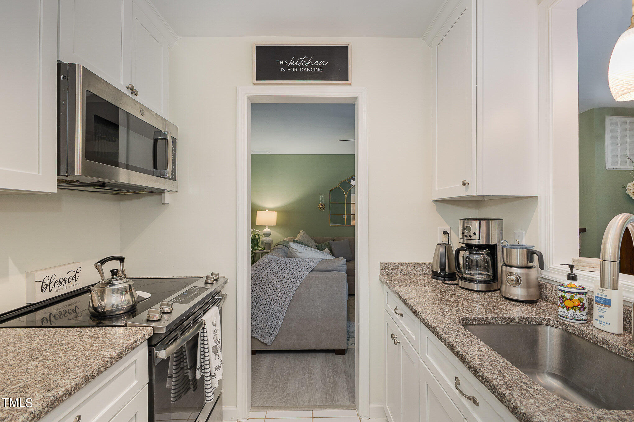 3639 Mill Run, Unit 12 Raleigh, NC 27612 - Photo 7 of 16 008_cy1a1554-edit_613